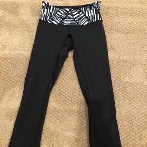 Black Lululemon Leggings w/ Black+White Waistband